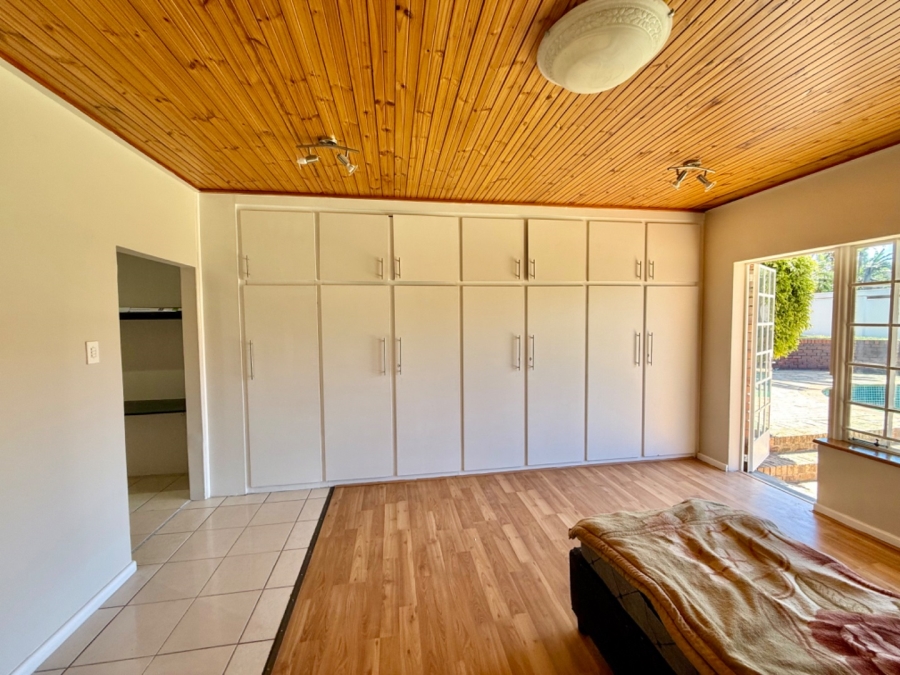 5 Bedroom Property for Sale in Bluewater Bay Eastern Cape